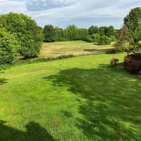 Ar Couette Bed & Breakfast Bono Bagian luar foto